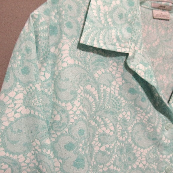 VanHeusen Studio Long-sleeved Blouse, Size M - Picture 4 of 8